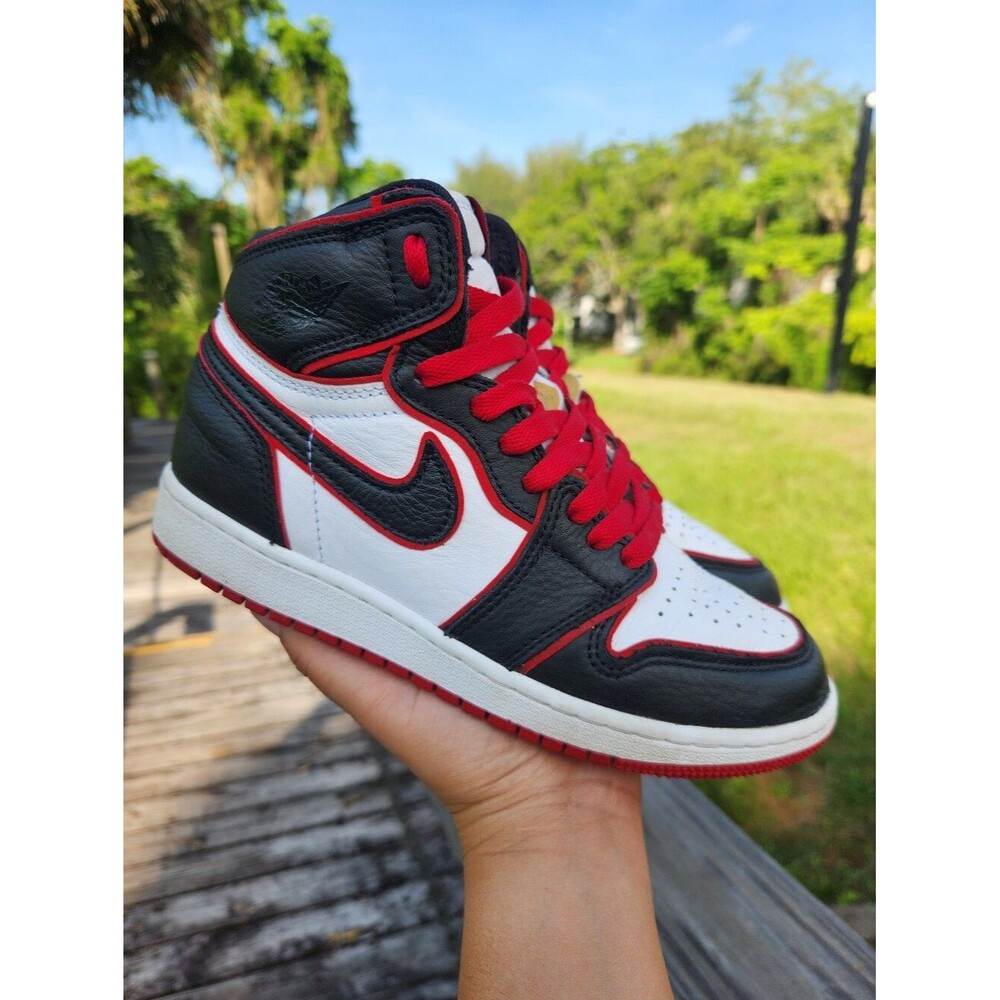 Nike Air Jordan 1 Retro 'Bloodline' Big Kids Size 4.5 Youth Black Red Sneackers - Picture 3 of 15
